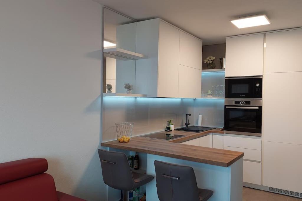 Apartment Vista Oasis With Pool And Terrace โตรกีร์ ภายนอก รูปภาพ