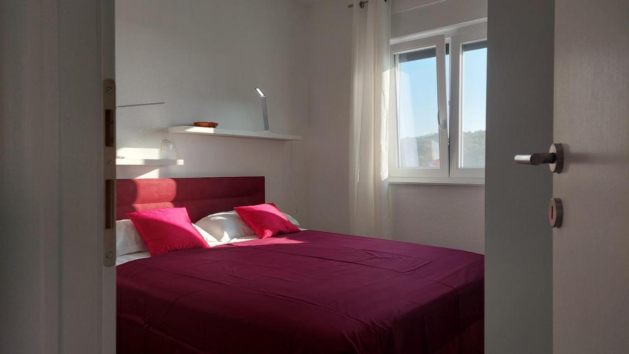 Apartment Vista Oasis With Pool And Terrace โตรกีร์ ภายนอก รูปภาพ